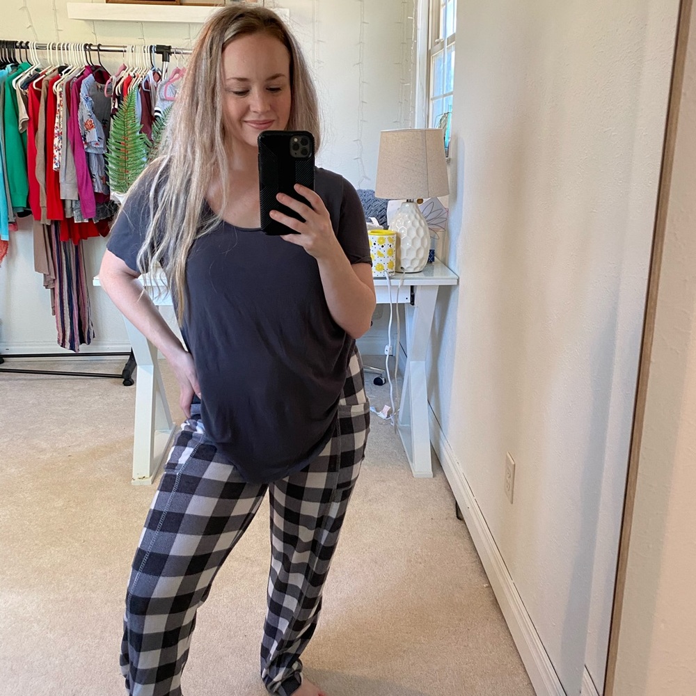 Old Navy basic tee - Picture 2 of 4